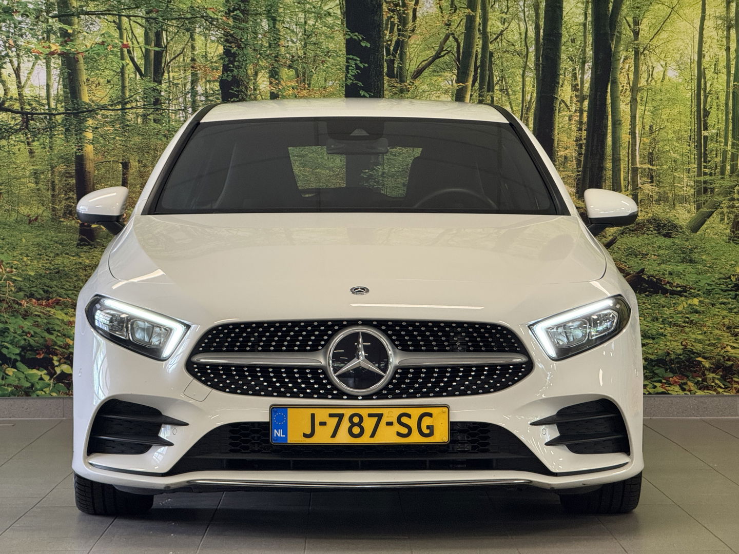 Mercedes-Benz A-Klasse 180 Business Solution AMG | Cruise Control | Achteruitrijcamera | Parkeersensoren | Navigatie | Apple Carplay | Keyless Go | Stoelverwarming |