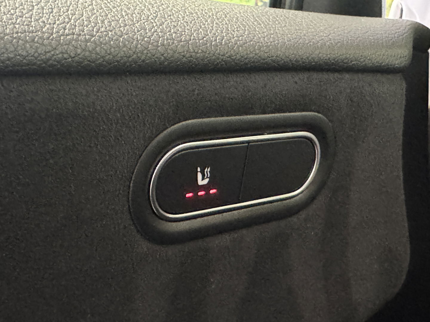 Mercedes-Benz A-Klasse 180 Business Solution AMG | Cruise Control | Achteruitrijcamera | Parkeersensoren | Navigatie | Apple Carplay | Keyless Go | Stoelverwarming |