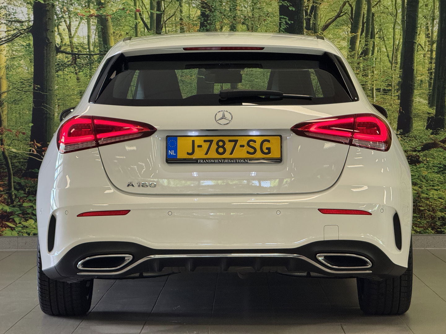Mercedes-Benz A-Klasse 180 Business Solution AMG | Cruise Control | Achteruitrijcamera | Parkeersensoren | Navigatie | Apple Carplay | Keyless Go | Stoelverwarming |