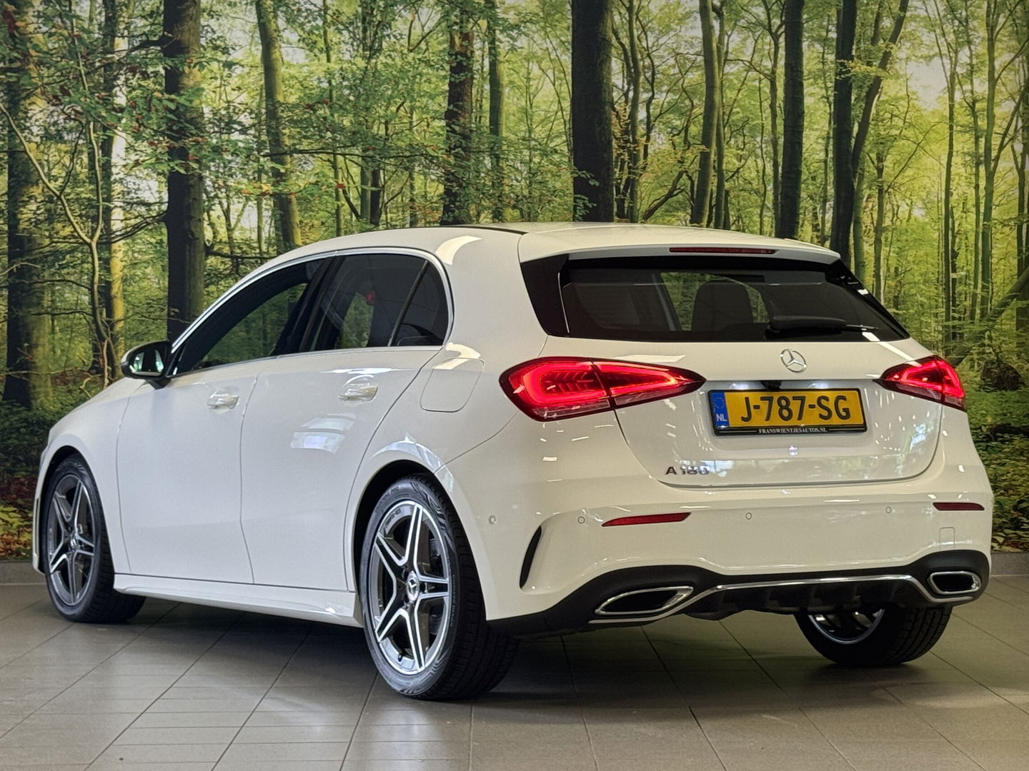 Mercedes-Benz A-Klasse 180 Business Solution AMG | Cruise Control | Achteruitrijcamera | Parkeersensoren | Navigatie | Apple Carplay | Keyless Go | Stoelverwarming |