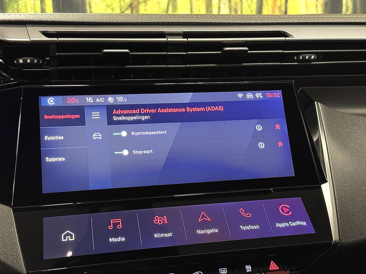 Peugeot 308 SW 1.2 PureTech GT | Achteruitrijcamera | Adaptieve Cruise Control | Keyless Go/Entry | Apple Carplay/Android Auto | Lane Assist | Parkeersensoren | Navigatie | Airconditioning |