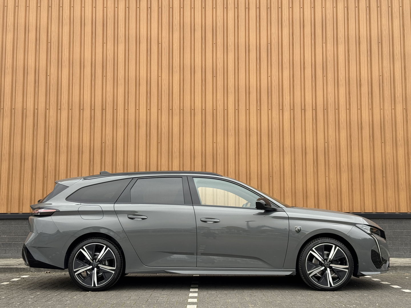 Peugeot 308 SW 1.2 PureTech GT | Achteruitrijcamera | Adaptieve Cruise Control | Keyless Go/Entry | Apple Carplay/Android Auto | Lane Assist | Parkeersensoren | Navigatie | Airconditioning |