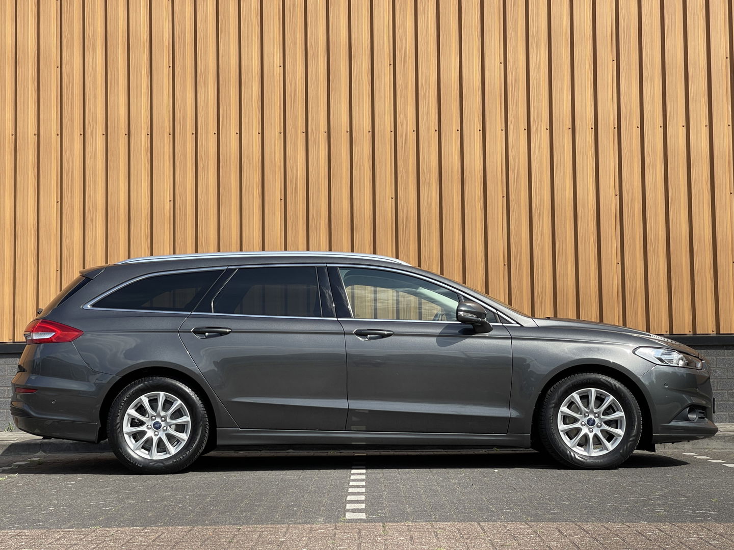 Ford Mondeo Wagon 1.5 Titanium Lease Edition | Apple Carplay | Airconditioning | Stop&GO | Bluetooth | Navigatie | 16'' Lichtmetaal |