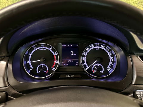 Škoda Rapid Spaceback 1.0 TSI Greentech Clever | Trekhaak | Cruise Control | Parkeersensoren Achter | Stoelverwarming | Bluetooth | Airconditioning | Navigatie | DAB |