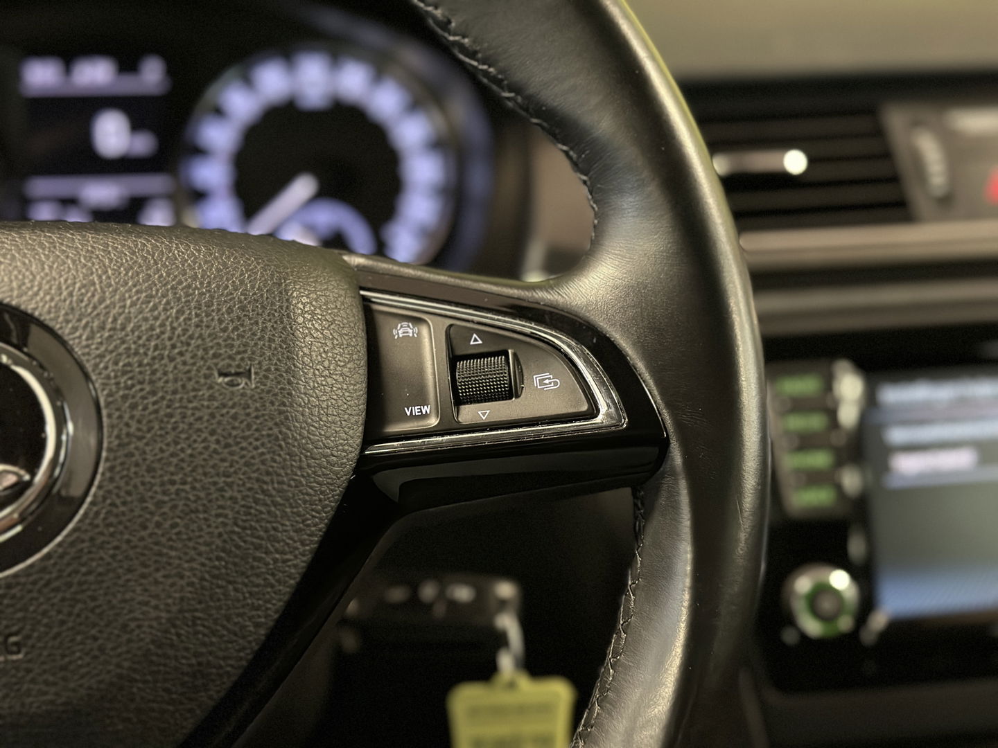Škoda Rapid Spaceback 1.0 TSI Greentech Clever | Trekhaak | Cruise Control | Parkeersensoren Achter | Stoelverwarming | Bluetooth | Airconditioning | Navigatie | DAB |