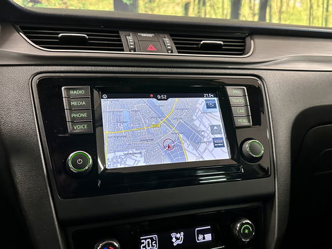 Škoda Rapid Spaceback 1.0 TSI Greentech Clever | Trekhaak | Cruise Control | Parkeersensoren Achter | Stoelverwarming | Bluetooth | Airconditioning | Navigatie | DAB |