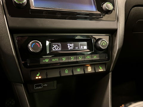 Škoda Rapid Spaceback 1.0 TSI Greentech Clever | Trekhaak | Cruise Control | Parkeersensoren Achter | Stoelverwarming | Bluetooth | Airconditioning | Navigatie | DAB |