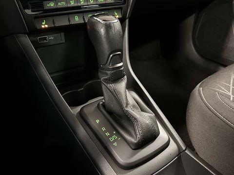Škoda Rapid Spaceback 1.0 TSI Greentech Clever | Trekhaak | Cruise Control | Parkeersensoren Achter | Stoelverwarming | Bluetooth | Airconditioning | Navigatie | DAB |