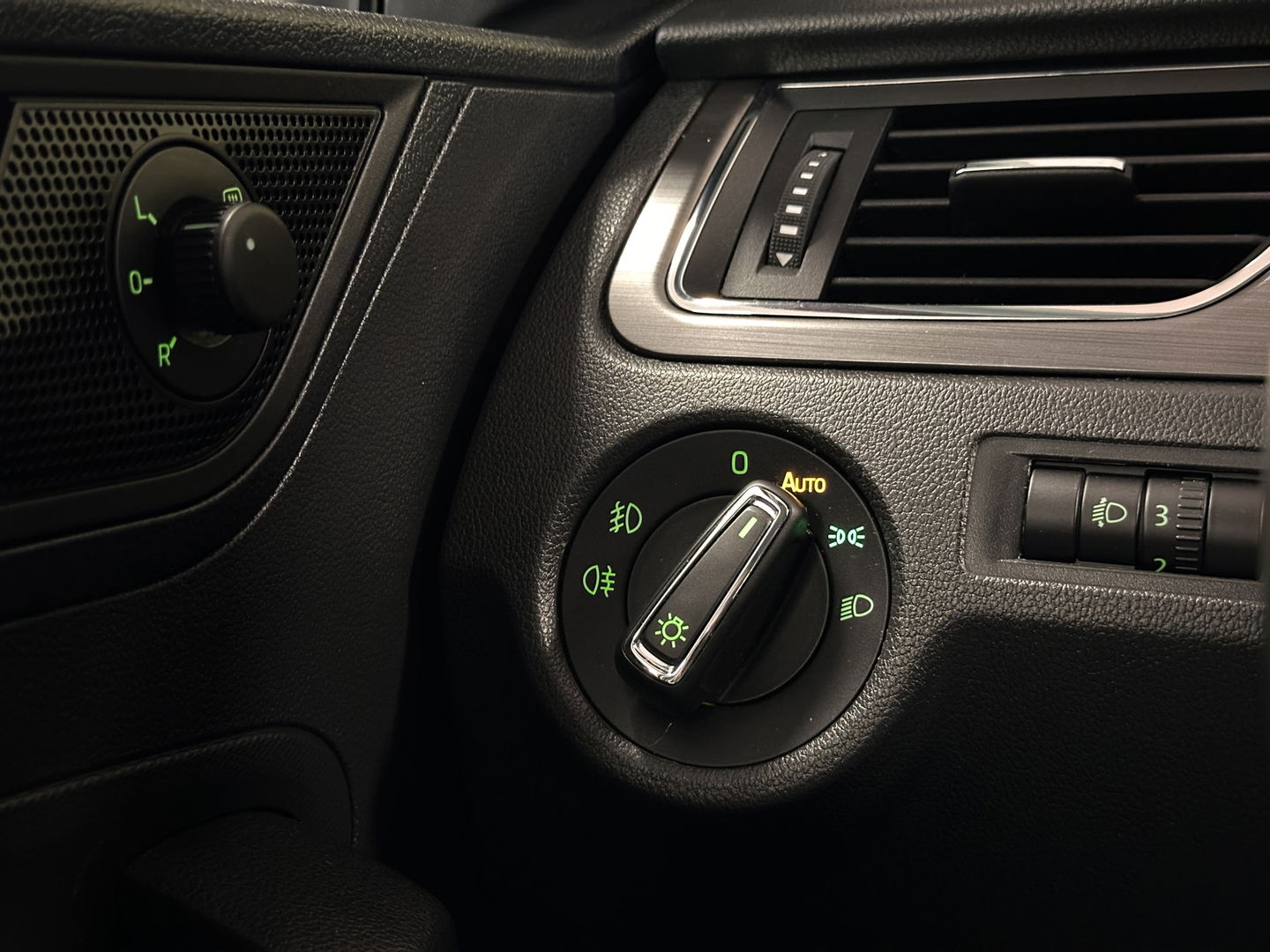 Škoda Rapid Spaceback 1.0 TSI Greentech Clever | Trekhaak | Cruise Control | Parkeersensoren Achter | Stoelverwarming | Bluetooth | Airconditioning | Navigatie | DAB |
