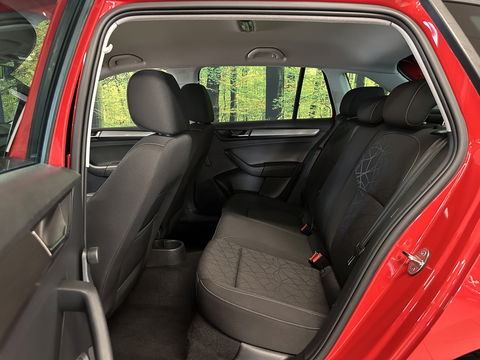 Škoda Rapid Spaceback 1.0 TSI Greentech Clever | Trekhaak | Cruise Control | Parkeersensoren Achter | Stoelverwarming | Bluetooth | Airconditioning | Navigatie | DAB |