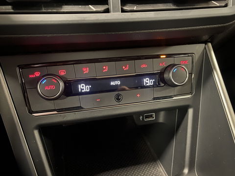 Volkswagen Polo 1.0 MPI Beats | Airconditioning | Lichtmetaal 15 | Navigatie | Bluetooth | Isofix | Radio | Centrale Deurvergrendeling Met Afstandsbediening | Start&Stop |