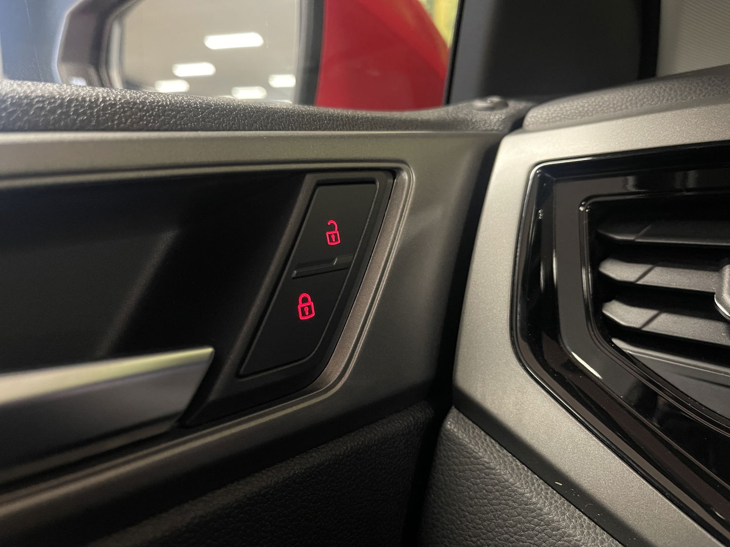 Volkswagen Polo 1.0 MPI Beats | Airconditioning | Lichtmetaal 15 | Navigatie | Bluetooth | Isofix | Radio | Centrale Deurvergrendeling Met Afstandsbediening | Start&Stop |