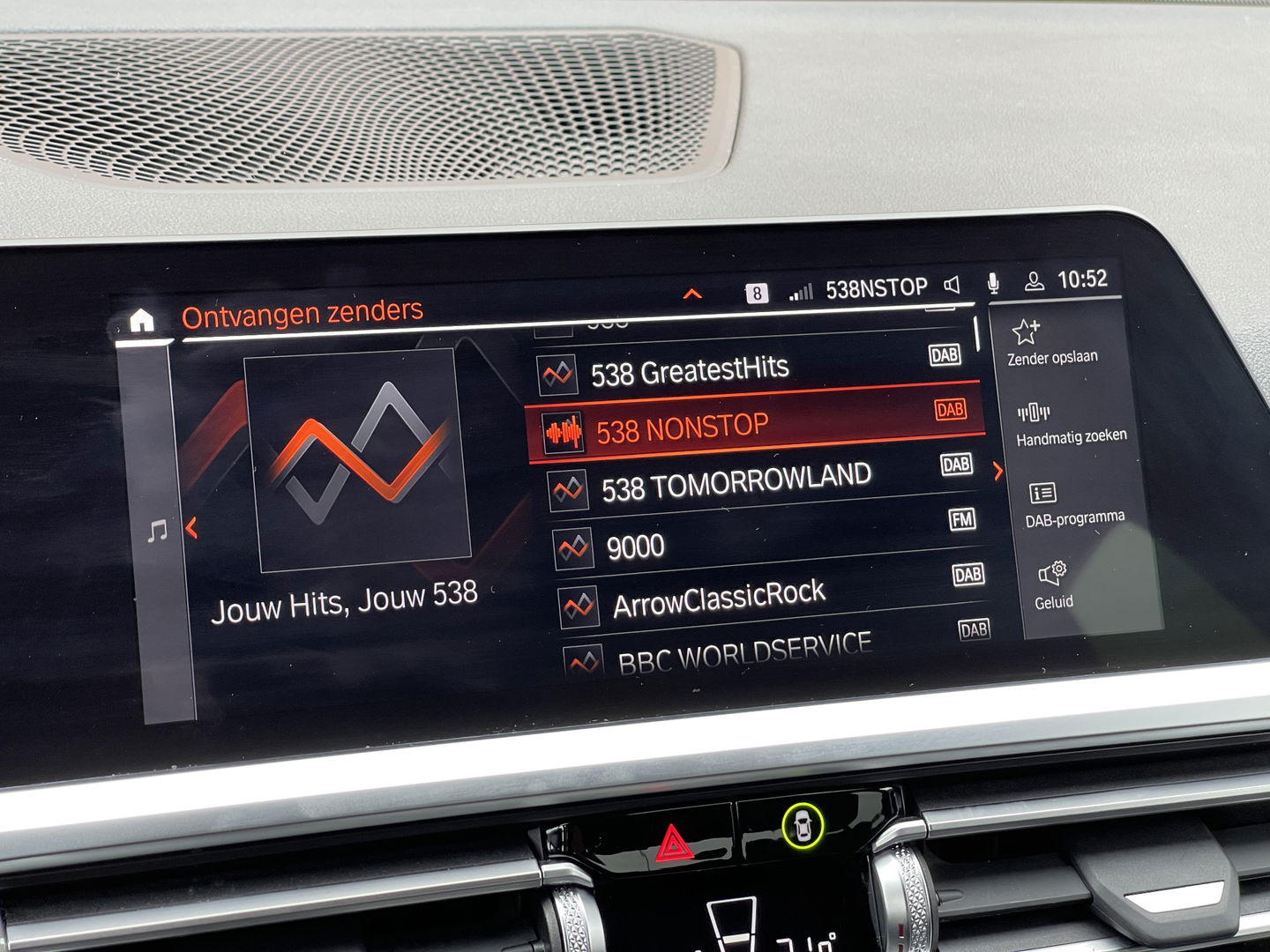 BMW 3 Serie 318i High Executive | Cruise Control | Achteruitrijcamera | Apple Carplay/Android Auto | Sfeerverlichting | Keyless Go | DAB | Lane Assist | Stoelverwarming | Navigatie |