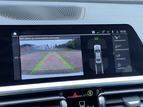 BMW 3 Serie 318i High Executive | Cruise Control | Achteruitrijcamera | Apple Carplay/Android Auto | Sfeerverlichting | Keyless Go | DAB | Lane Assist | Stoelverwarming | Navigatie |