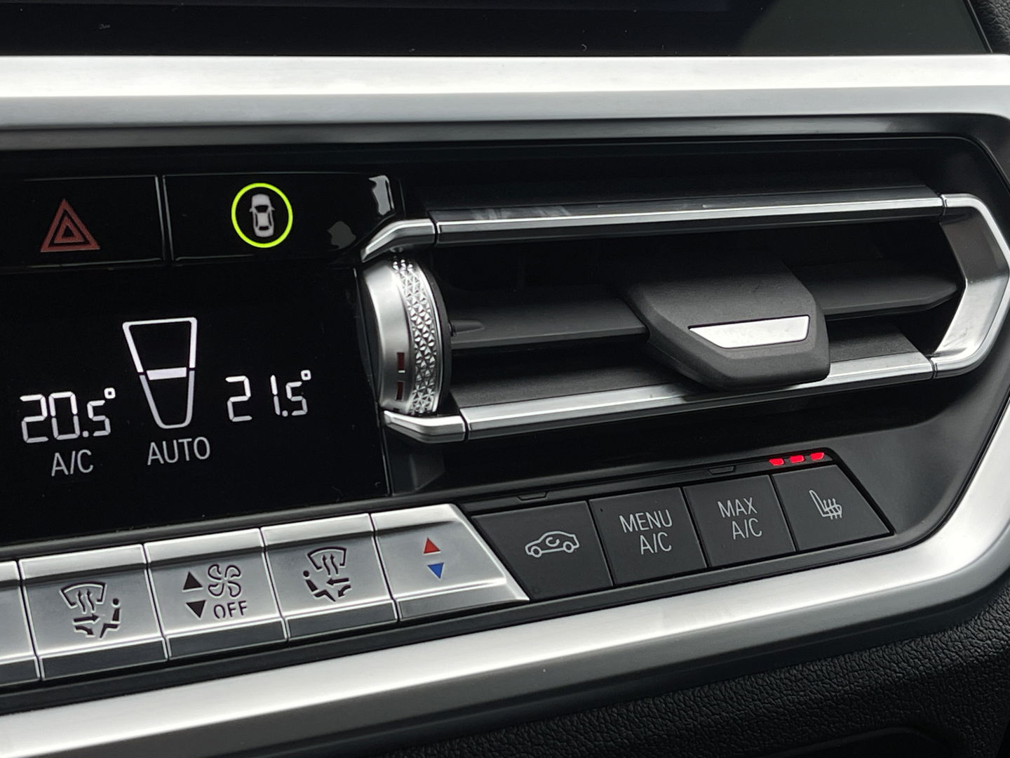 BMW 3 Serie 318i High Executive | Cruise Control | Achteruitrijcamera | Apple Carplay/Android Auto | Sfeerverlichting | Keyless Go | DAB | Lane Assist | Stoelverwarming | Navigatie |