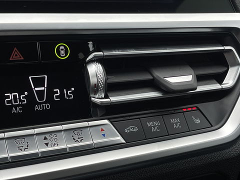 BMW 3 Serie 318i High Executive | Cruise Control | Achteruitrijcamera | Apple Carplay/Android Auto | Sfeerverlichting | Keyless Go | DAB | Lane Assist | Stoelverwarming | Navigatie |