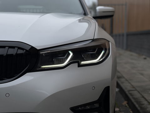 BMW 3 Serie 318i High Executive | Cruise Control | Achteruitrijcamera | Apple Carplay/Android Auto | Sfeerverlichting | Keyless Go | DAB | Lane Assist | Stoelverwarming | Navigatie |