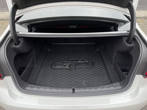 BMW 3 Serie 318i High Executive | Cruise Control | Achteruitrijcamera | Apple Carplay/Android Auto | Sfeerverlichting | Keyless Go | DAB | Lane Assist | Stoelverwarming | Navigatie |