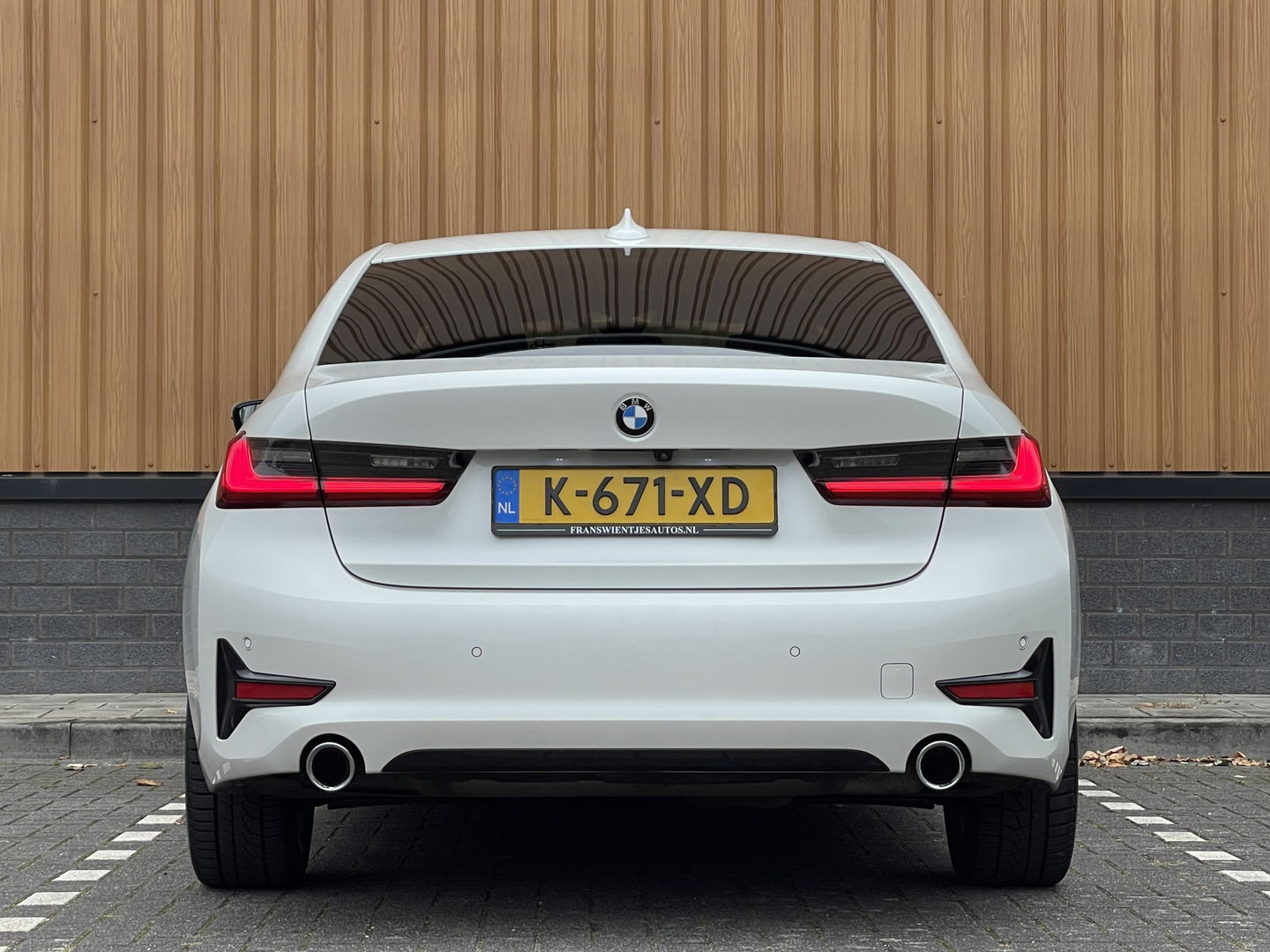 BMW 3 Serie 318i High Executive | Cruise Control | Achteruitrijcamera | Apple Carplay/Android Auto | Sfeerverlichting | Keyless Go | DAB | Lane Assist | Stoelverwarming | Navigatie |