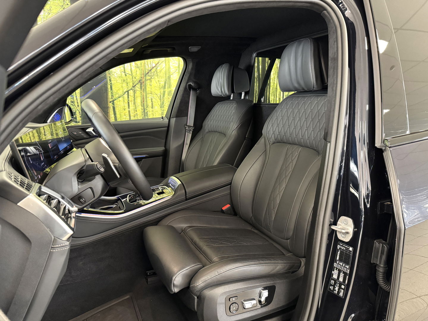 BMW X5 X-DRIVE 3.0D | M Pakket | 22'' lichtmetaal | Luchtvering | Trekhaak | 3500 Kg trekken | Panoramdak Sky Lounge | Bowers & Wilkins | BMW Individual Leder | X Offroad Pack | Alcantara Hemel |