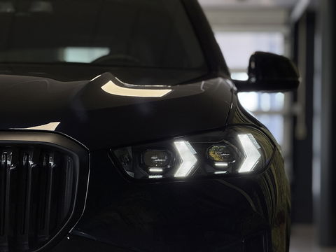 BMW X5 X-DRIVE 3.0D | M Pakket | 22'' lichtmetaal | Luchtvering | Trekhaak | 3500 Kg trekken | Panoramdak Sky Lounge | Bowers & Wilkins | BMW Individual Leder | X Offroad Pack | Alcantara Hemel |