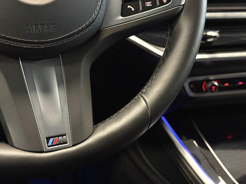 BMW X5 X-DRIVE 3.0D | M Pakket | 22'' lichtmetaal | Luchtvering | Trekhaak | 3500 Kg trekken | Panoramdak Sky Lounge | Bowers & Wilkins | BMW Individual Leder | X Offroad Pack | Alcantara Hemel |