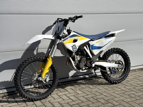 Husqvarna FE 350 | 92 uur | 4-Takt | Elektrische start | Vorkbeschermers Polisport |