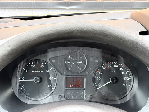 Peugeot Partner 120 1.6 HDi 75 L1 XR | 1e Eigenaar | 3 Persoons | Airconditioning | Parrot | Trekhaak | Elektrische Ramen | Elektrische Spiegels | USB | AUX |