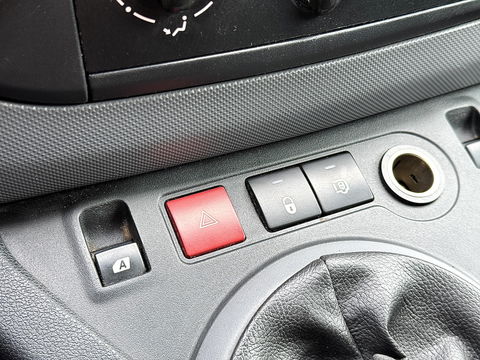 Peugeot Partner 120 1.6 HDi 75 L1 XR | 1e Eigenaar | 3 Persoons | Airconditioning | Parrot | Trekhaak | Elektrische Ramen | Elektrische Spiegels | USB | AUX |