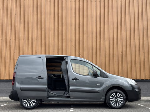 Peugeot Partner 120 1.6 HDi 75 L1 XR | 1e Eigenaar | 3 Persoons | Airconditioning | Parrot | Trekhaak | Elektrische Ramen | Elektrische Spiegels | USB | AUX |