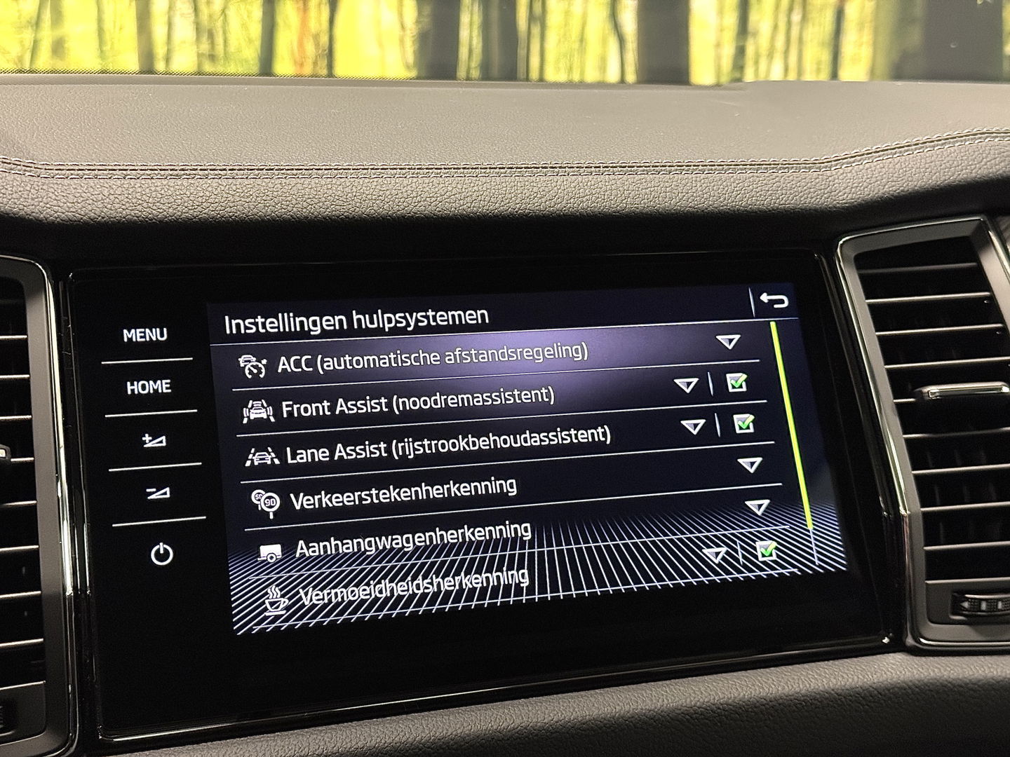 Škoda Kodiaq 1.5 TSI Business Edition Plus | Wegdraaibare Trekhaak | Elektrisch Panoramadak | 360° Camera | Adaptieve Cruise Control | Keyless Go/Entry | Apple Carplay | Memory Stoel | Stoelverwarming | Stuurverwarming |