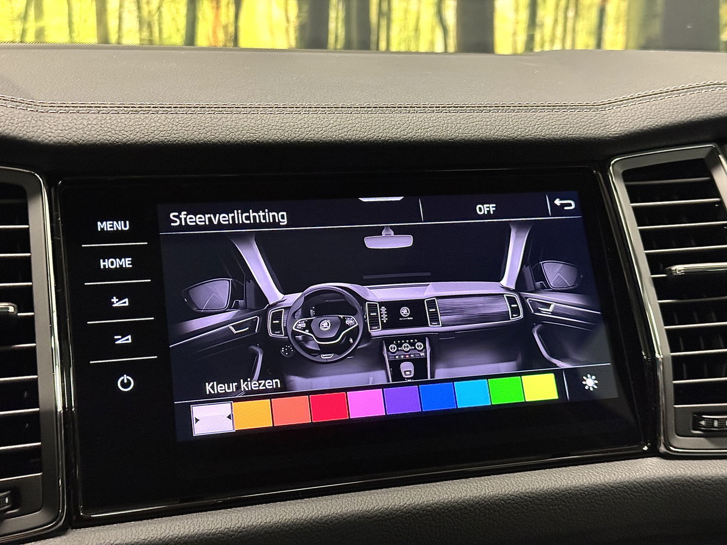 Škoda Kodiaq 1.5 TSI Business Edition Plus | Wegdraaibare Trekhaak | Elektrisch Panoramadak | 360° Camera | Adaptieve Cruise Control | Keyless Go/Entry | Apple Carplay | Memory Stoel | Stoelverwarming | Stuurverwarming |