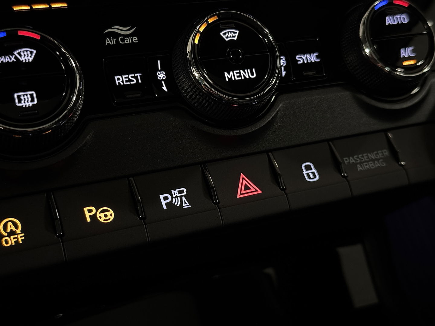 Škoda Kodiaq 1.5 TSI Business Edition Plus | Wegdraaibare Trekhaak | Elektrisch Panoramadak | 360° Camera | Adaptieve Cruise Control | Keyless Go/Entry | Apple Carplay | Memory Stoel | Stoelverwarming | Stuurverwarming |