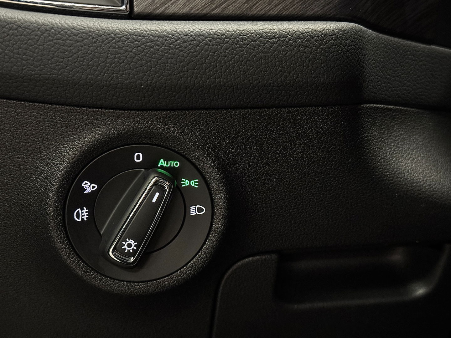Škoda Kodiaq 1.5 TSI Business Edition Plus | Wegdraaibare Trekhaak | Elektrisch Panoramadak | 360° Camera | Adaptieve Cruise Control | Keyless Go/Entry | Apple Carplay | Memory Stoel | Stoelverwarming | Stuurverwarming |