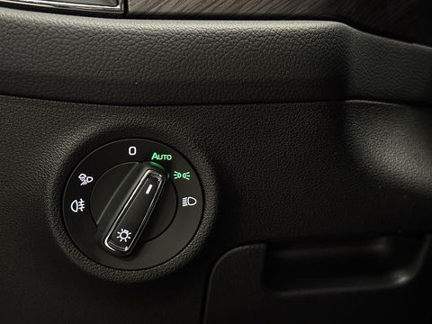 Škoda Kodiaq 1.5 TSI Business Edition Plus | Wegdraaibare Trekhaak | Elektrisch Panoramadak | 360° Camera | Adaptieve Cruise Control | Keyless Go/Entry | Apple Carplay | Memory Stoel | Stoelverwarming | Stuurverwarming |