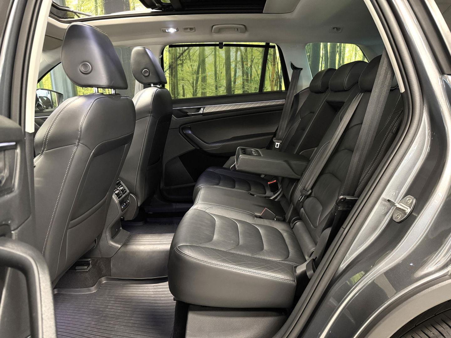 Škoda Kodiaq 1.5 TSI Business Edition Plus | Wegdraaibare Trekhaak | Elektrisch Panoramadak | 360° Camera | Adaptieve Cruise Control | Keyless Go/Entry | Apple Carplay | Memory Stoel | Stoelverwarming | Stuurverwarming |