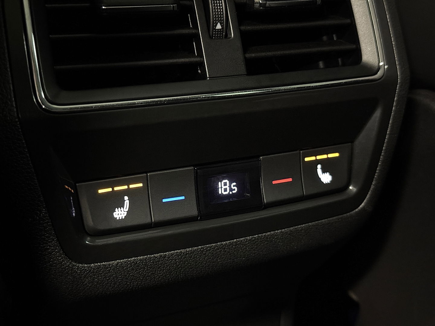 Škoda Kodiaq 1.5 TSI Business Edition Plus | Wegdraaibare Trekhaak | Elektrisch Panoramadak | 360° Camera | Adaptieve Cruise Control | Keyless Go/Entry | Apple Carplay | Memory Stoel | Stoelverwarming | Stuurverwarming |