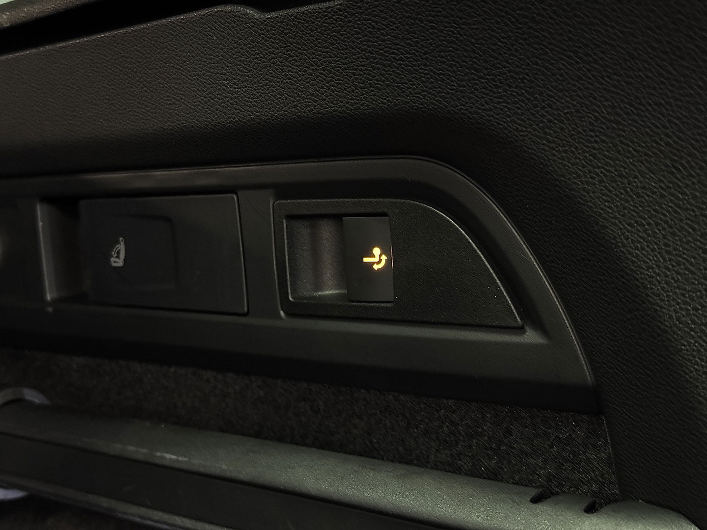 Škoda Kodiaq 1.5 TSI Business Edition Plus | Wegdraaibare Trekhaak | Elektrisch Panoramadak | 360° Camera | Adaptieve Cruise Control | Keyless Go/Entry | Apple Carplay | Memory Stoel | Stoelverwarming | Stuurverwarming |