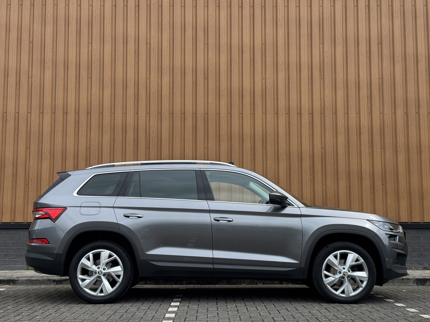 Škoda Kodiaq 1.5 TSI Business Edition Plus | Wegdraaibare Trekhaak | Elektrisch Panoramadak | 360° Camera | Adaptieve Cruise Control | Keyless Go/Entry | Apple Carplay | Memory Stoel | Stoelverwarming | Stuurverwarming |