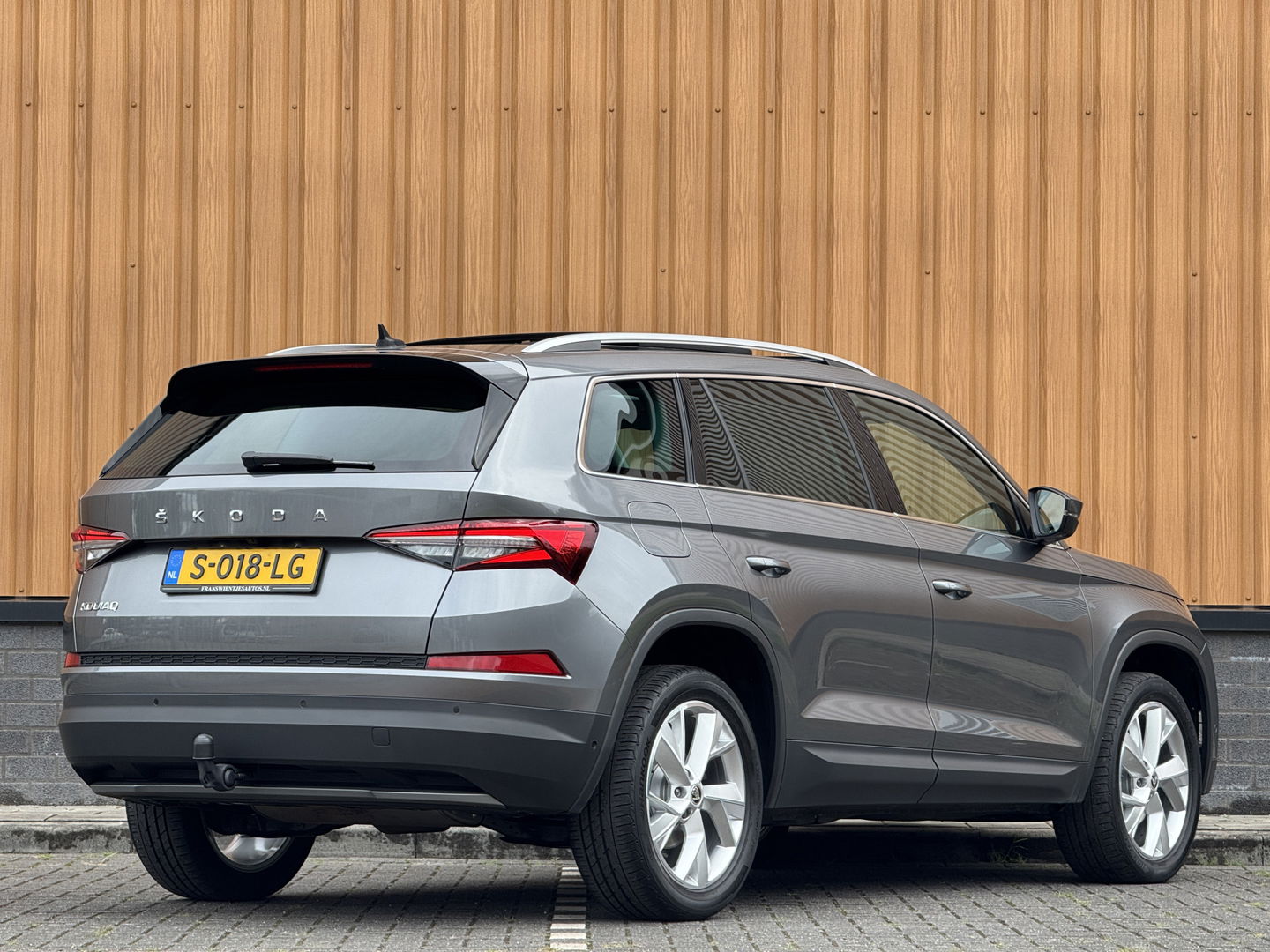 Škoda Kodiaq 1.5 TSI Business Edition Plus | Wegdraaibare Trekhaak | Elektrisch Panoramadak | 360° Camera | Adaptieve Cruise Control | Keyless Go/Entry | Apple Carplay | Memory Stoel | Stoelverwarming | Stuurverwarming |