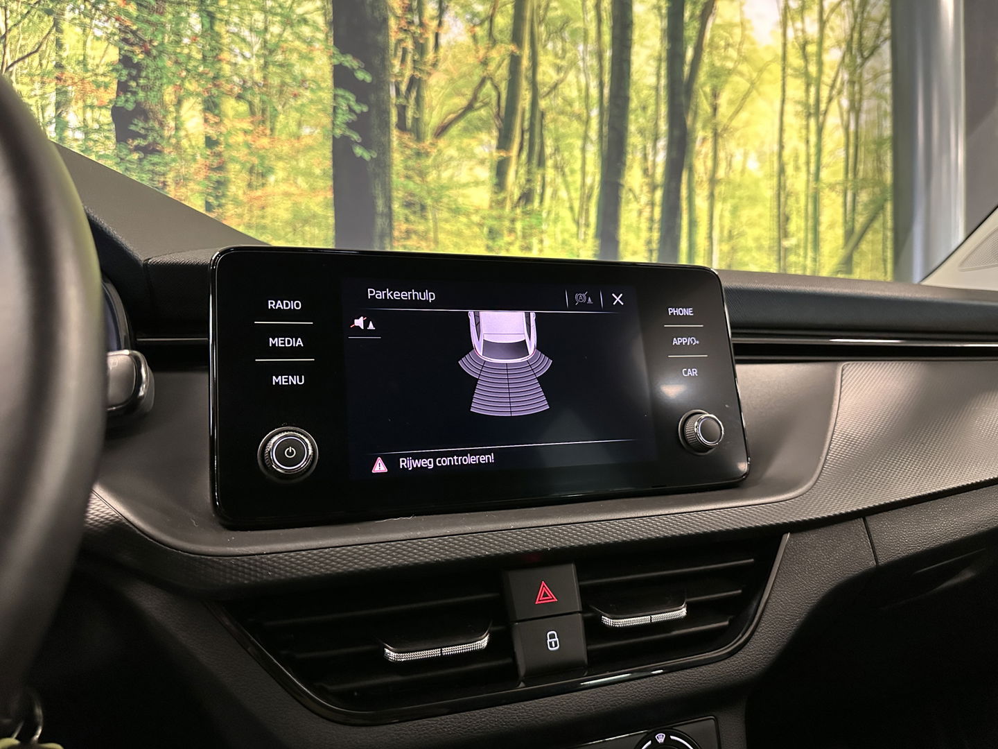 Škoda Scala 1.0 TSI Ambition | Cruise Control | Parkeersensoren Achter | Apple Carplay/Android Auto | Lane Assist | DAB | Bluetooth | Stop&Go |
