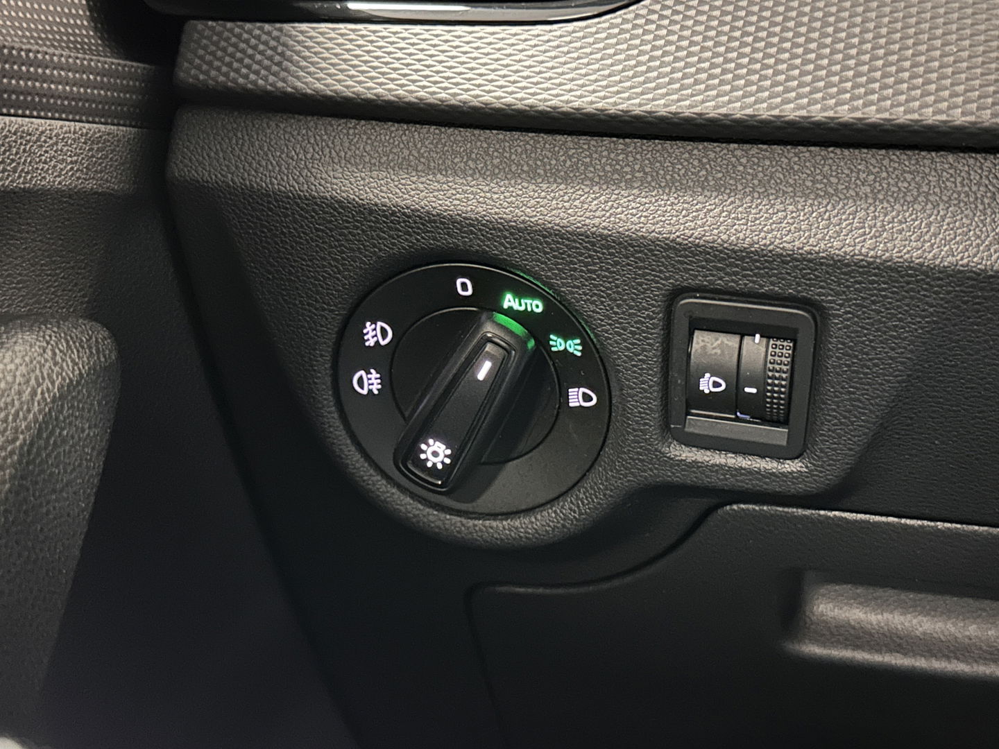 Škoda Scala 1.0 TSI Ambition | Cruise Control | Parkeersensoren Achter | Apple Carplay/Android Auto | Lane Assist | DAB | Bluetooth | Stop&Go |