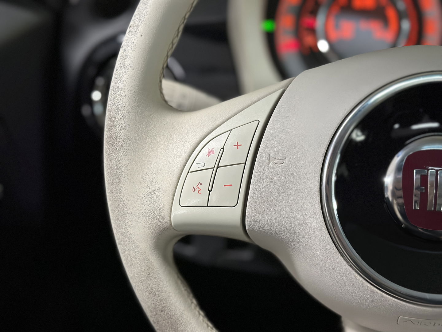 Fiat 500 1.2 Lounge | Origineel Nederlands! | Panoramadak | Parkeersensoren | Blue&Me | Airconditioning | 16" Lichtmetaal
