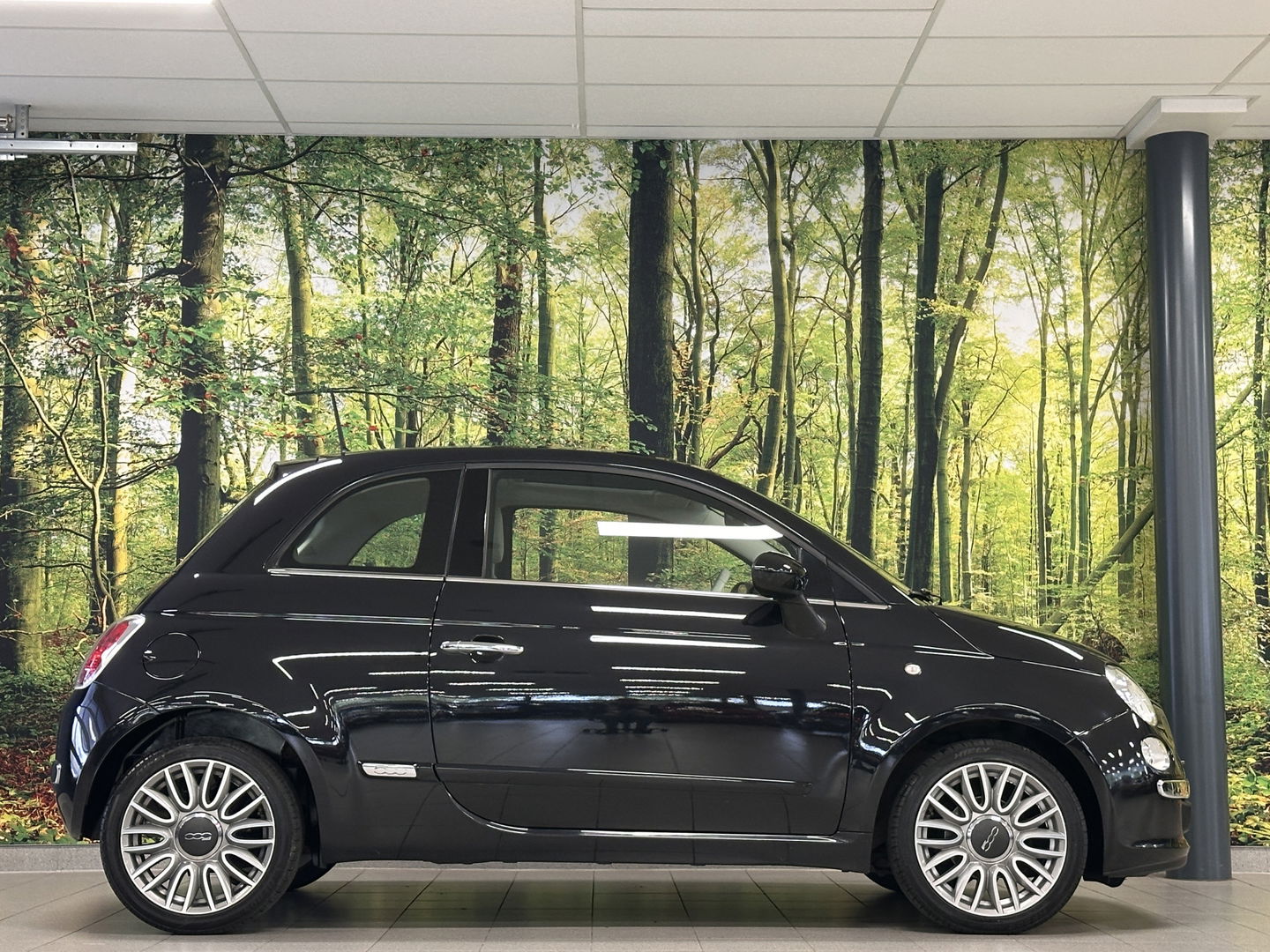 Fiat 500 1.2 Lounge | Origineel Nederlands! | Panoramadak | Parkeersensoren | Blue&Me | Airconditioning | 16" Lichtmetaal