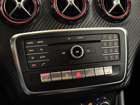 Mercedes-Benz A-Klasse AMG 45 4MATIC | Cruise Control | Panoramadak | Achteruitrijcamera | Stoelverwarming | Parkeersensoren | Navigatie | Stop&Go |