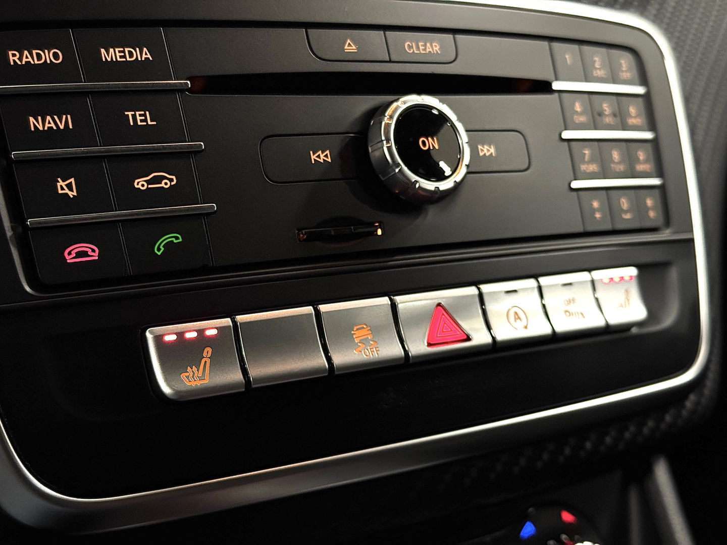 Mercedes-Benz A-Klasse AMG 45 4MATIC | Cruise Control | Panoramadak | Achteruitrijcamera | Stoelverwarming | Parkeersensoren | Navigatie | Stop&Go |