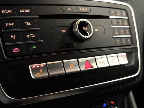 Mercedes-Benz A-Klasse AMG 45 4MATIC | Cruise Control | Panoramadak | Achteruitrijcamera | Stoelverwarming | Parkeersensoren | Navigatie | Stop&Go |
