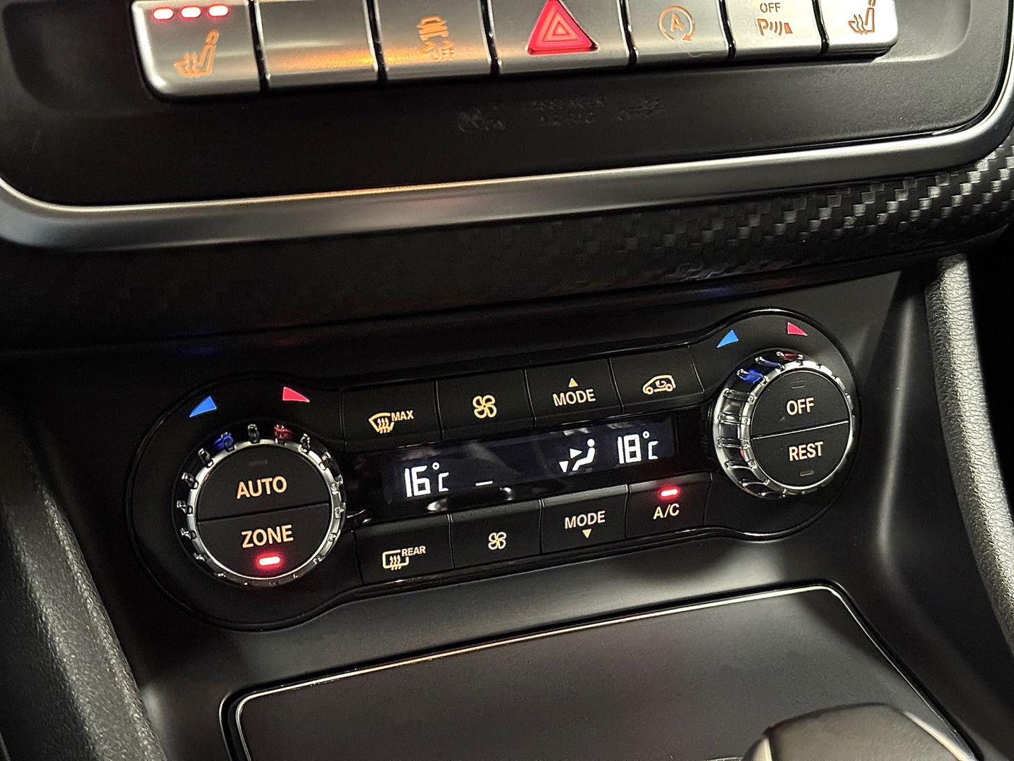 Mercedes-Benz A-Klasse AMG 45 4MATIC | Cruise Control | Panoramadak | Achteruitrijcamera | Stoelverwarming | Parkeersensoren | Navigatie | Stop&Go |
