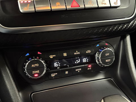 Mercedes-Benz A-Klasse AMG 45 4MATIC | Cruise Control | Panoramadak | Achteruitrijcamera | Stoelverwarming | Parkeersensoren | Navigatie | Stop&Go |