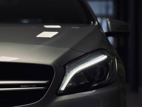 Mercedes-Benz A-Klasse AMG 45 4MATIC | Cruise Control | Panoramadak | Achteruitrijcamera | Stoelverwarming | Parkeersensoren | Navigatie | Stop&Go |